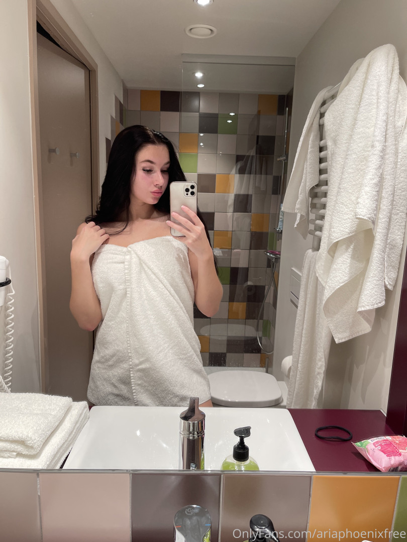 Photo by ariaphoenixfree published on October 16,2023 23:48:33 - BestThots