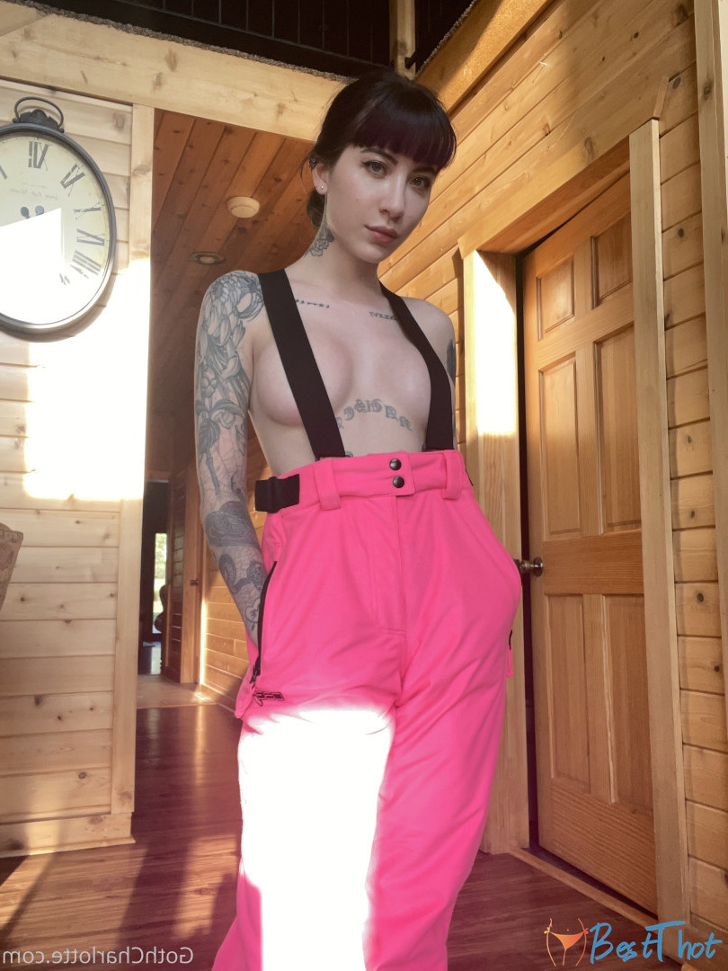 Photo by gothcharlotte published on December 20,2024 00:06:31 - BestThots