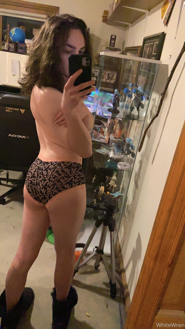 Photo by xwhitewrenx published on May 15,2023 20:26:34 - BestThots