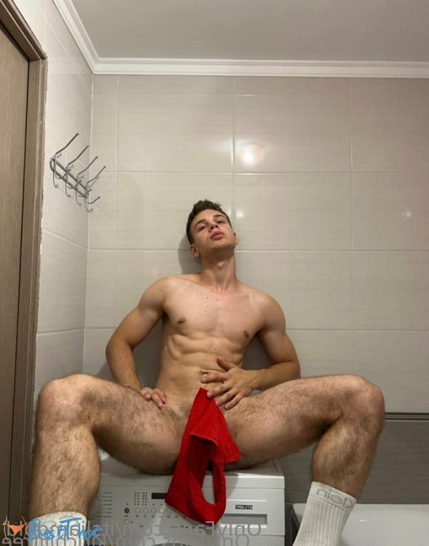 Photo by itsliamgold published on December 13,2024 16:03:28 - BestThots