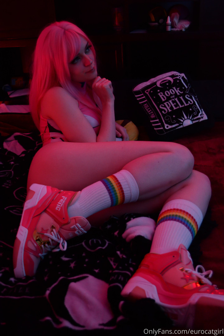 Photo by eurocatgirl published on October 11,2023 16:52:26 - BestThots