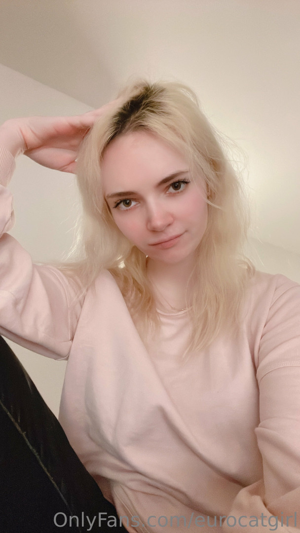 Photo by eurocatgirl published on October 11,2023 17:02:51 - BestThots