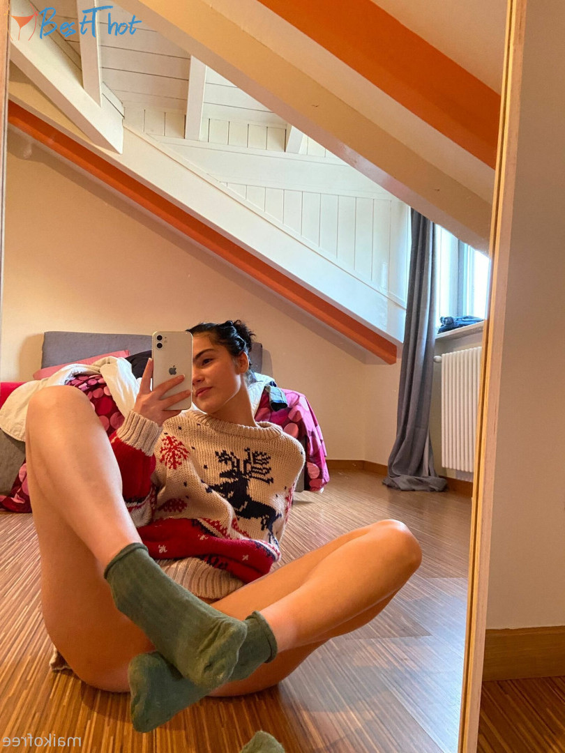 Photo by maikofeetfree published on December 13,2024 05:03:03 - BestThots