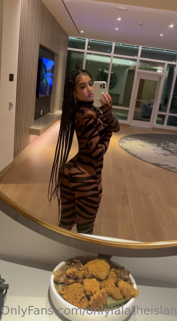 Photo by onlylalatheislandgal published on May 19,2023 19:18:48 - BestThots