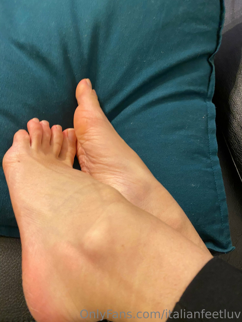 Photo by italianfeetluv published on July 27,2023 15:56:41 - BestThots