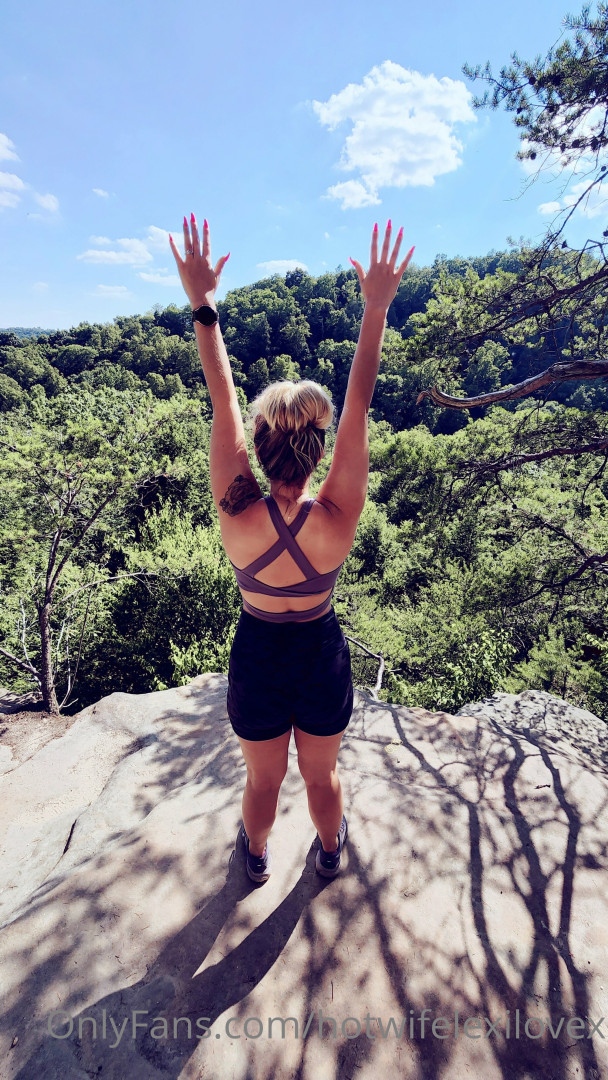 Photo by hotwifelexilovex published on November 2,2023 05:51:04 - BestThots