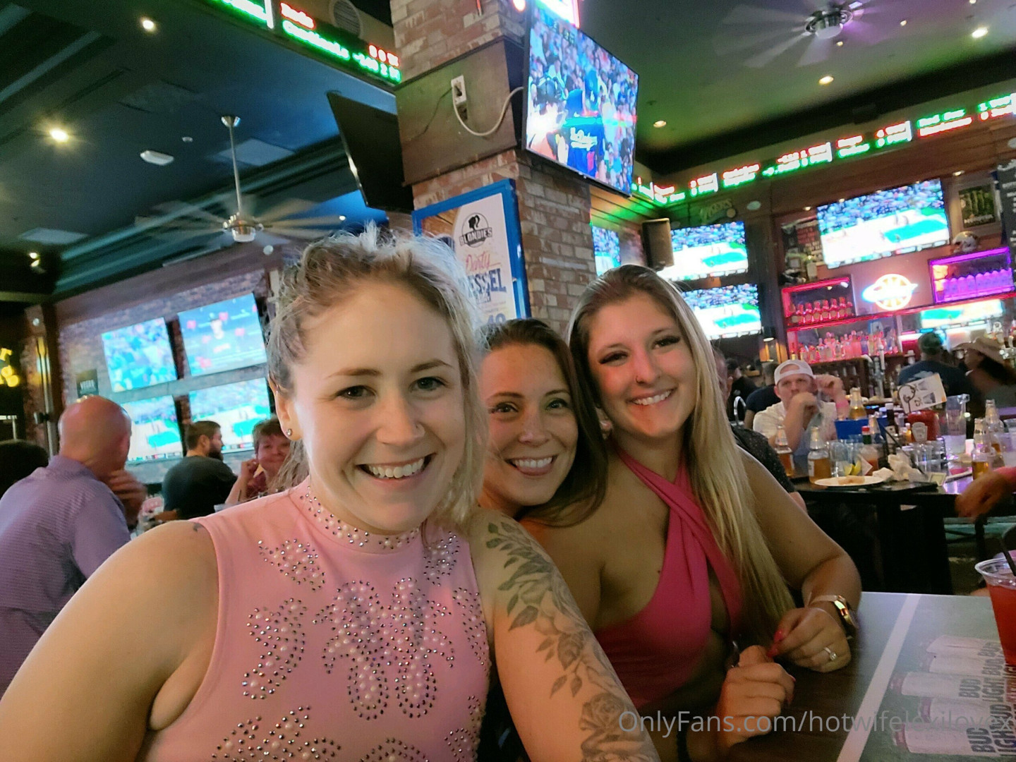 Photo by hotwifelexilovex published on November 2,2023 05:51:10 - BestThots