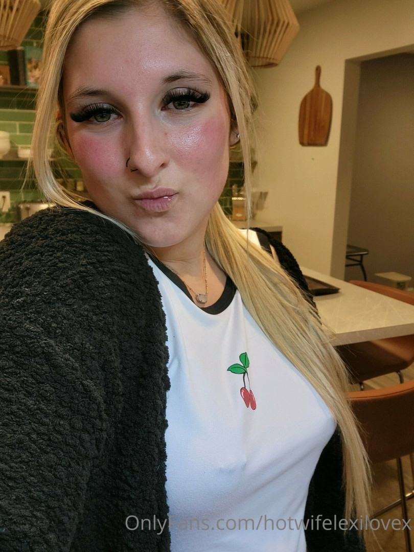 Photo by hotwifelexilovex published on November 2,2023 05:51:33 - BestThots