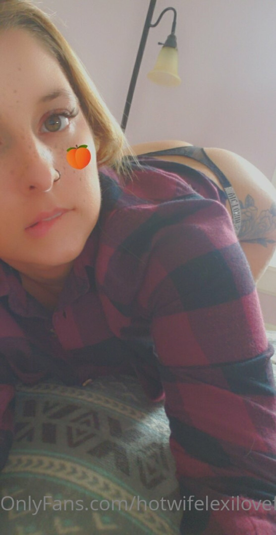 Photo by hotwifelexilovex published on November 2,2023 05:51:35 - BestThots