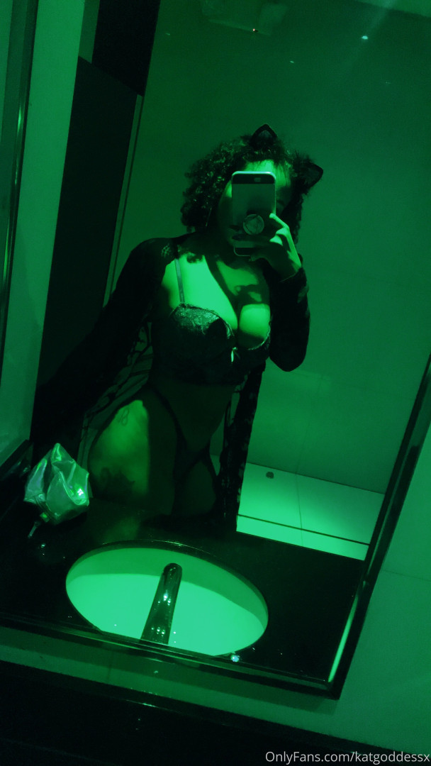 Photo by katgoddessx published on July 10,2023 01:25:12 - BestThots