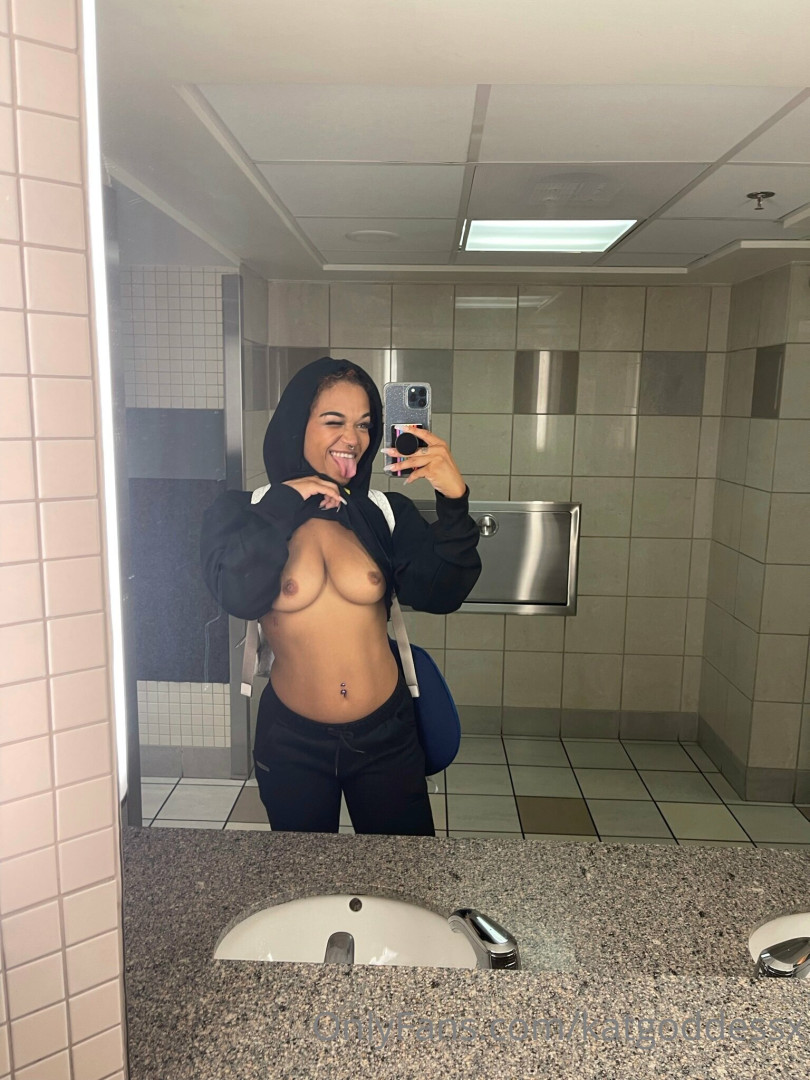 Photo by katgoddessx published on July 10,2023 01:50:25 - BestThots