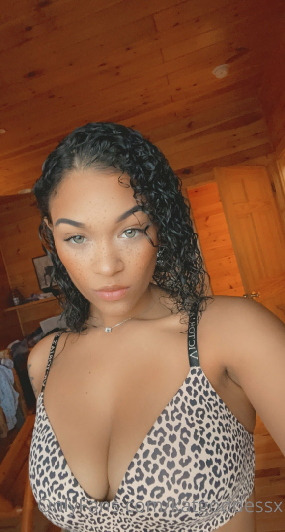 Photo by katgoddessx published on July 10,2023 01:51:16 - BestThots