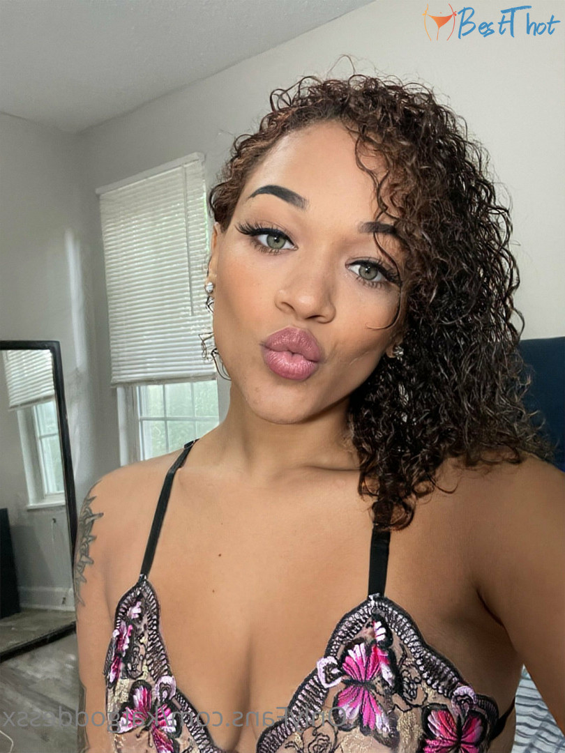 Photo by katgoddessx published on December 14,2024 02:03:25 - BestThots