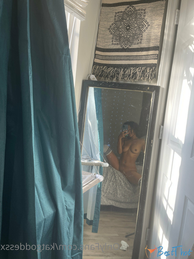 Photo by katgoddessx published on December 14,2024 02:03:47 - BestThots