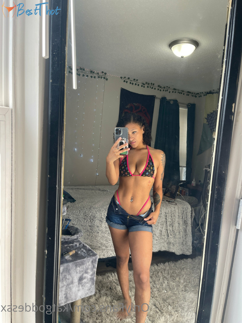 Photo by katgoddessx published on December 14,2024 02:07:49 - BestThots