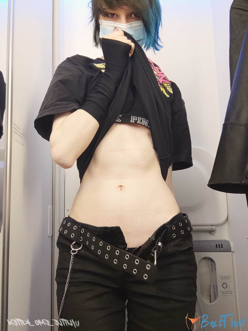 Photo by little_emo_kitten published on December 12,2024 09:45:04 - BestThots