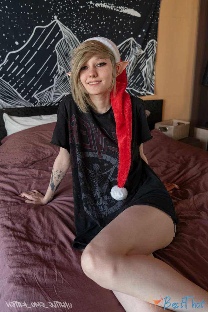 Photo by little_emo_kitten published on December 12,2024 09:48:22 - BestThots