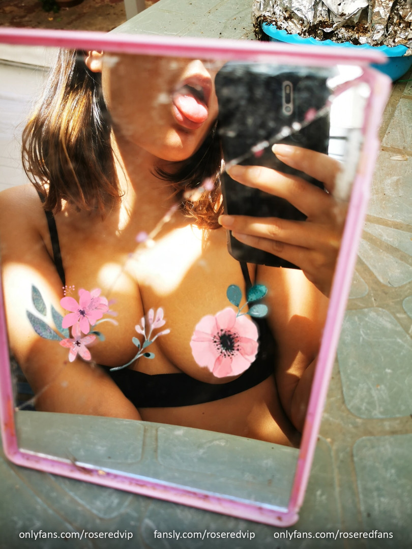 Photo by roseredfans published on November 5,2023 11:59:18 - BestThots