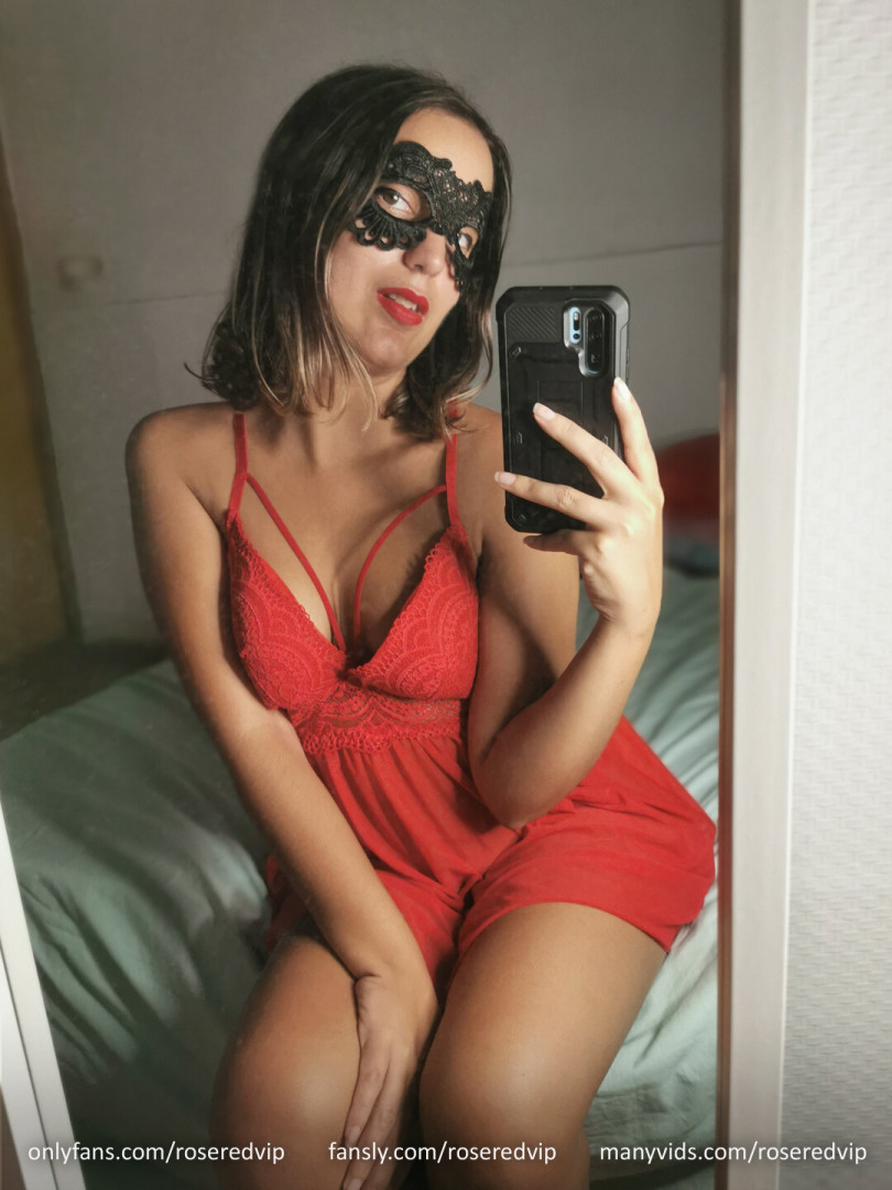 Photo by roseredfans published on November 5,2023 12:00:23 - BestThots