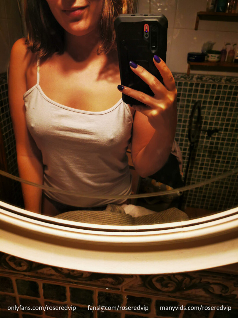 Photo by roseredfans published on November 5,2023 12:00:31 - BestThots