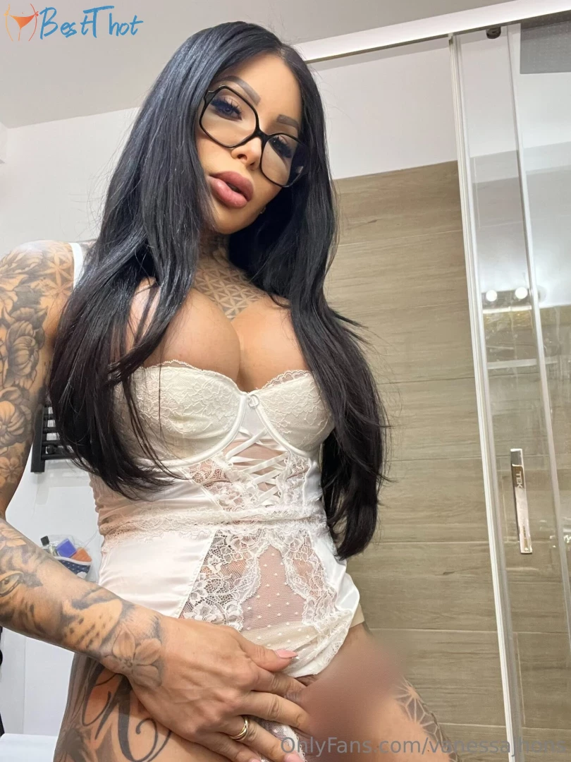 vanessajhons #9818253