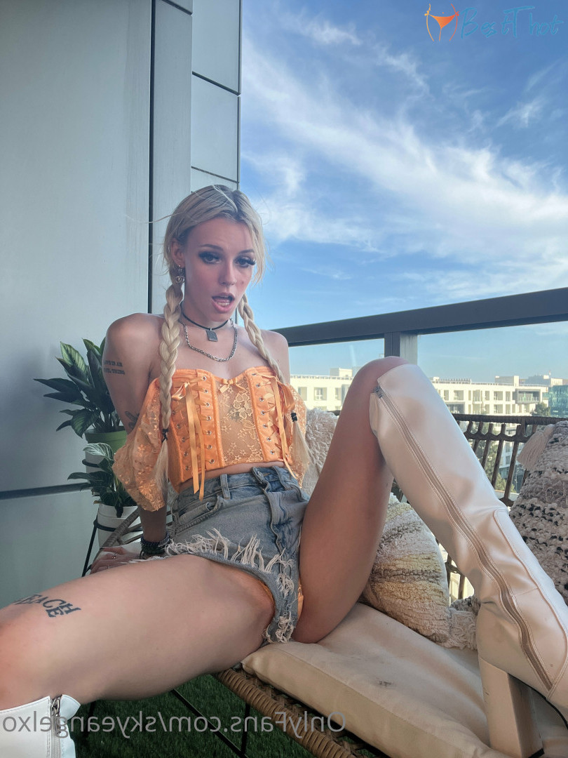 Photo by skyeangelxo published on December 16,2024 09:06:08 - BestThots