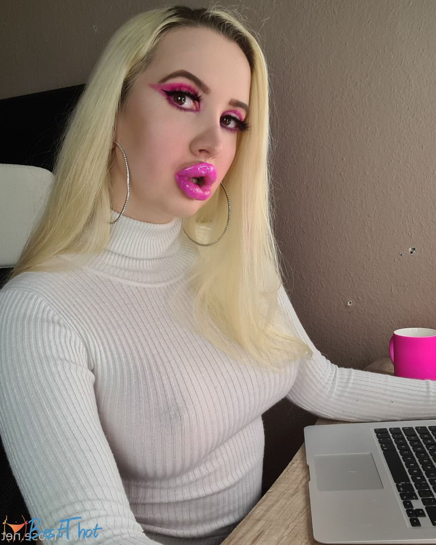 Photo by vivianroseofficial published on December 12,2024 09:51:28 - BestThots