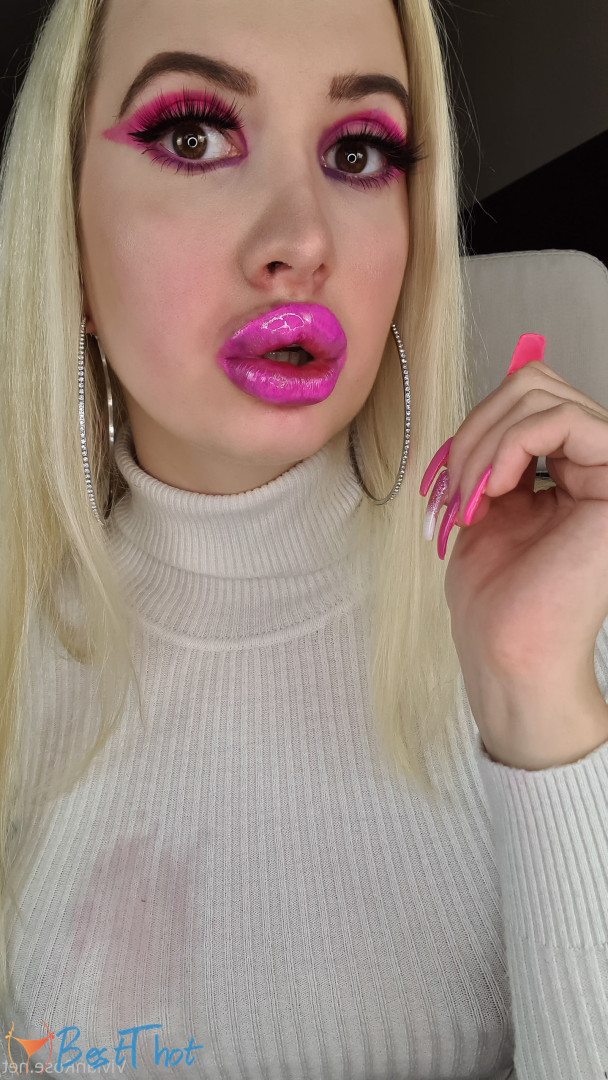 Photo by vivianroseofficial published on December 12,2024 09:53:30 - BestThots