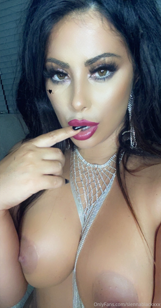 Photo by siennablackxxx published on May 18,2023 01:18:37 - BestThots