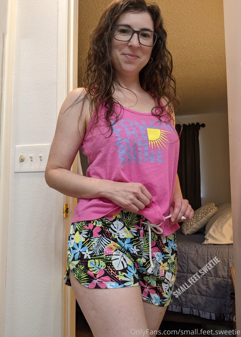 Photo by small.feet.sweetie published on May 17,2023 22:07:50 - BestThots