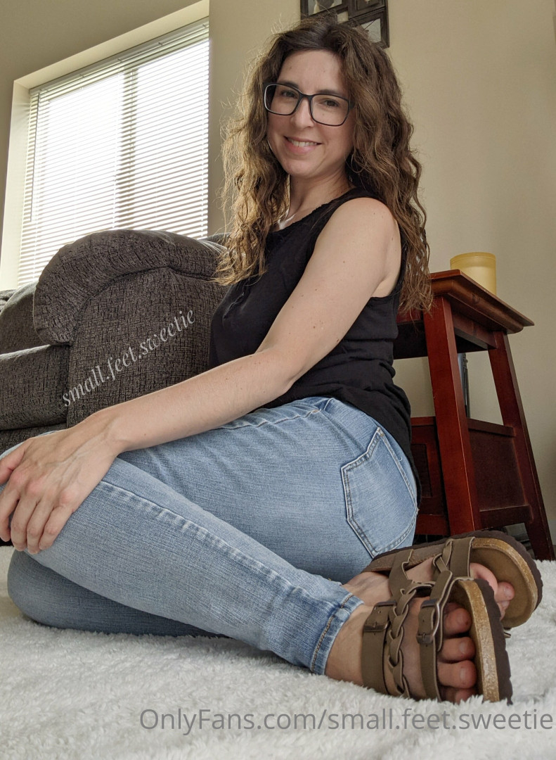 Photo by small.feet.sweetie published on May 17,2023 22:08:22 - BestThots