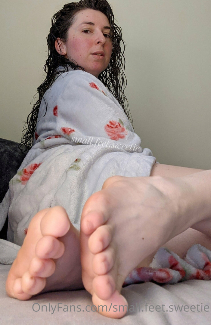 Photo by small.feet.sweetie published on May 17,2023 22:08:41 - BestThots