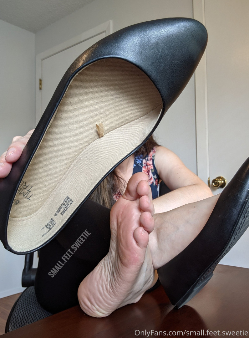 Photo by small.feet.sweetie published on May 17,2023 22:09:41 - BestThots