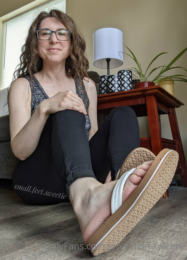 Photo by small.feet.sweetie published on May 17,2023 22:10:30 - BestThots