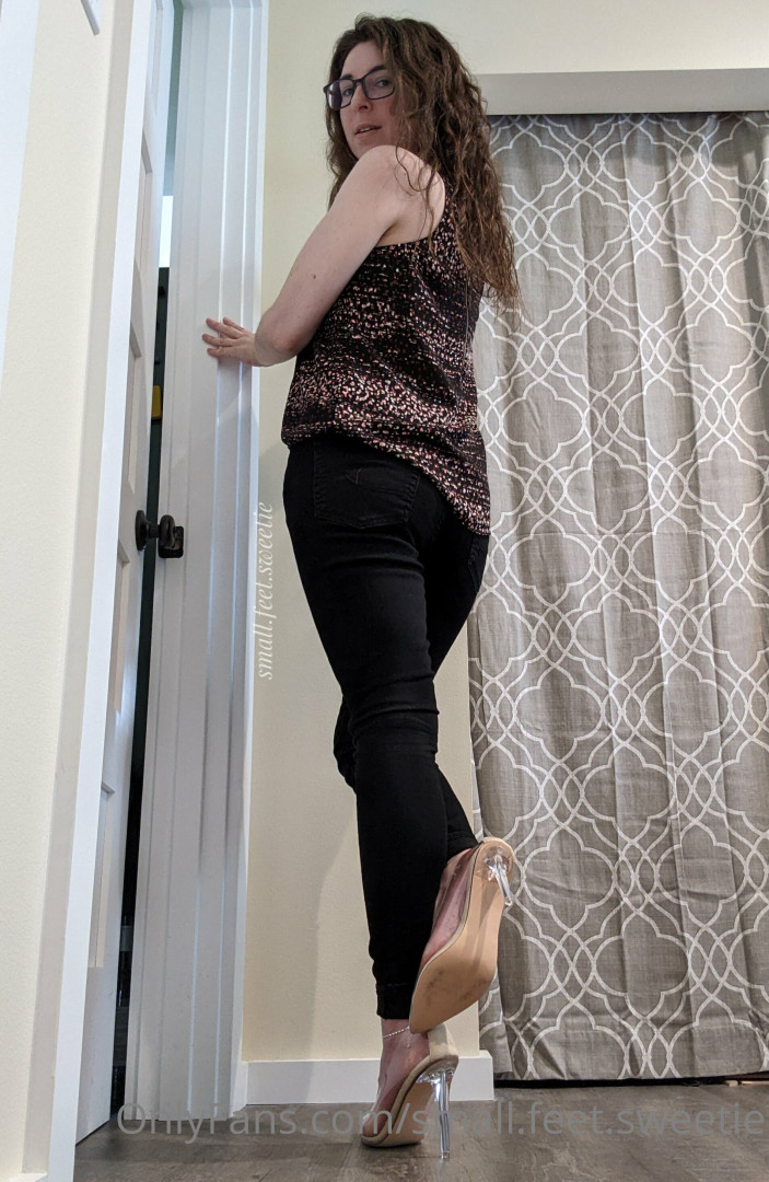 Photo by small.feet.sweetie published on May 17,2023 22:11:05 - BestThots