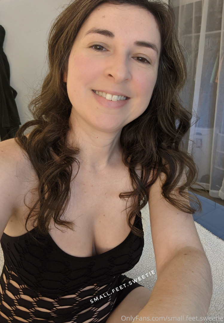 Photo by small.feet.sweetie published on May 17,2023 22:11:37 - BestThots