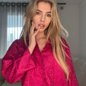 alexa_breit #2883307