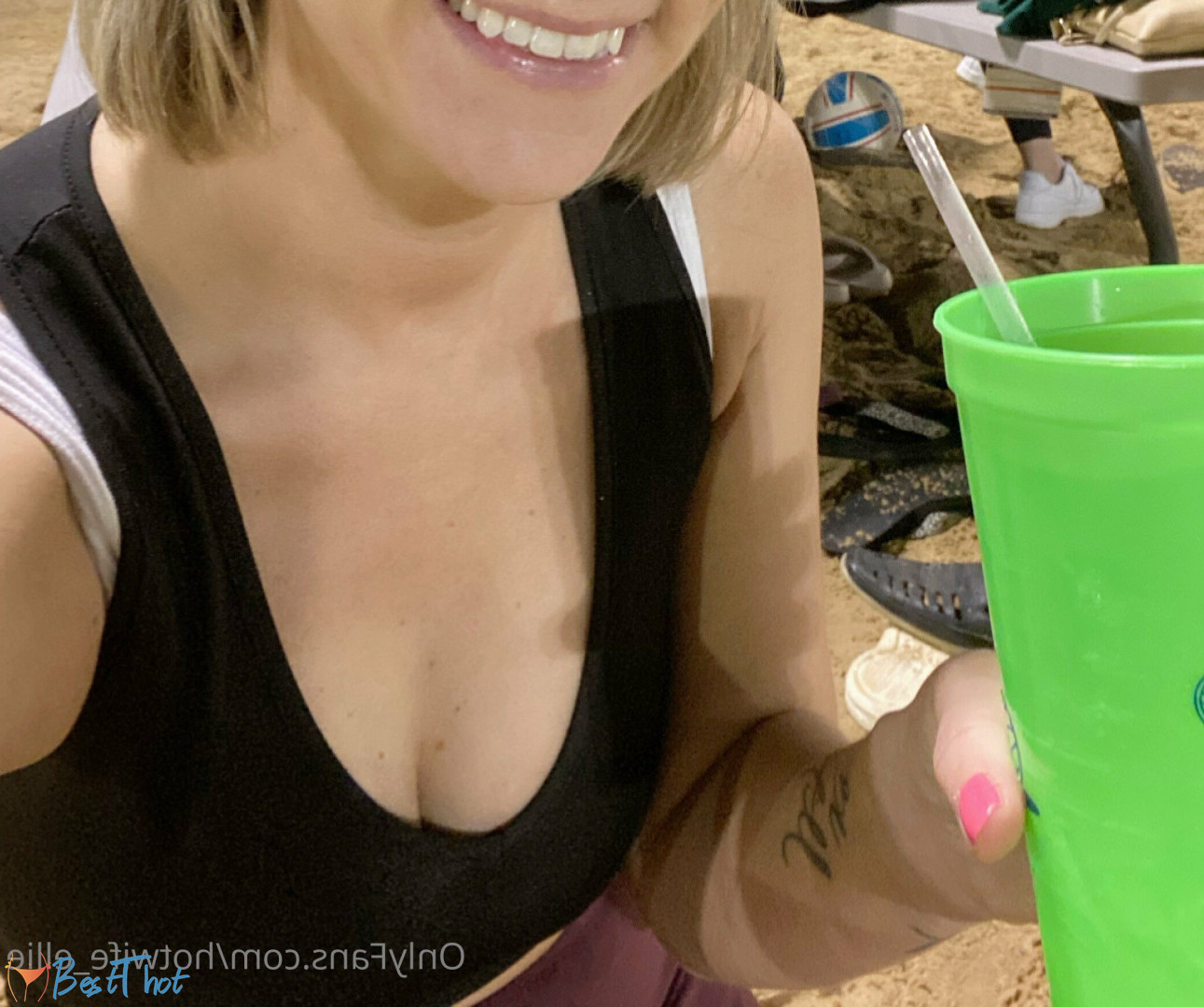Photo by hotwife_ellie published on December 13,2024 11:02:40 - BestThots