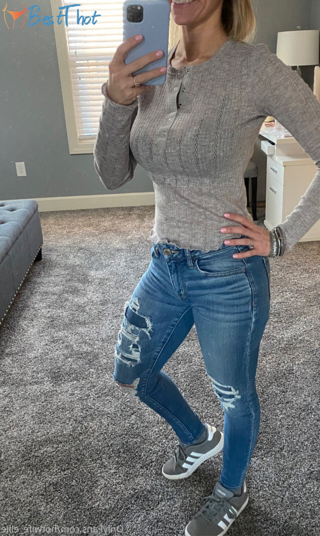 Photo by hotwife_ellie published on December 13,2024 12:04:34 - BestThots