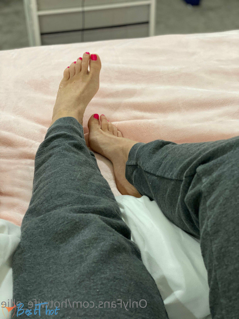 Photo by hotwife_ellie published on December 13,2024 12:05:00 - BestThots