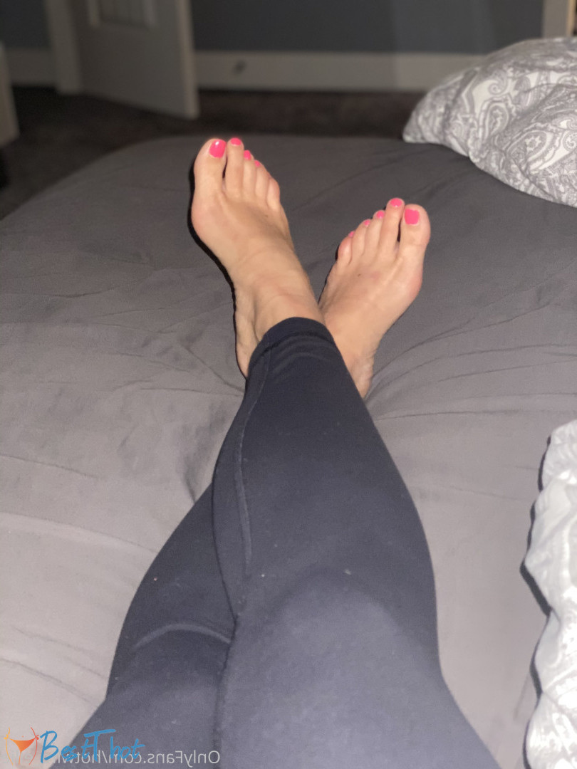 Photo by hotwife_ellie published on December 13,2024 13:04:58 - BestThots