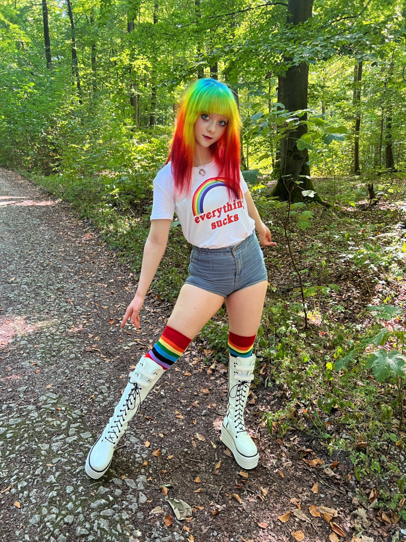 Photo by lei_id0lls published on June 26,2023 23:21:32 - BestThots