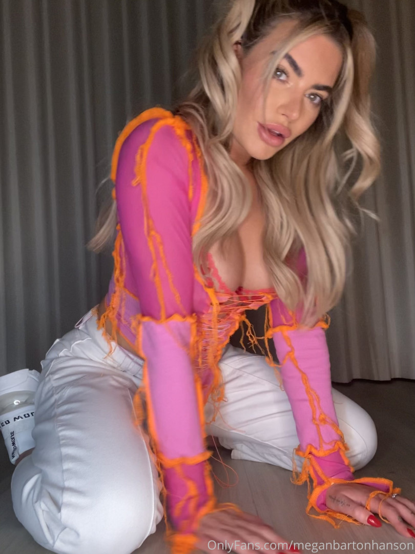 Photo by meganbartonhanson published on October 16,2023 18:33:07 - BestThots