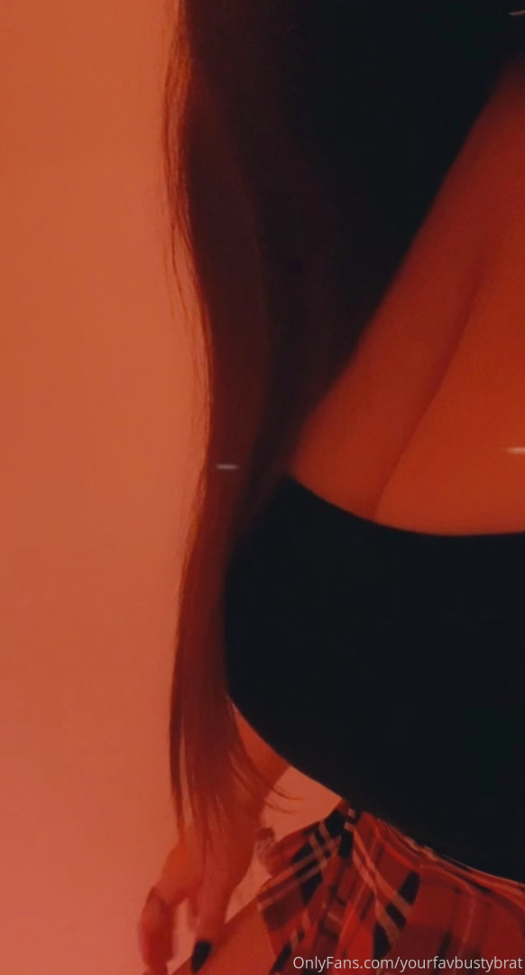 Photo by yourfavbustybrat published on May 15,2023 19:00:38 - BestThots