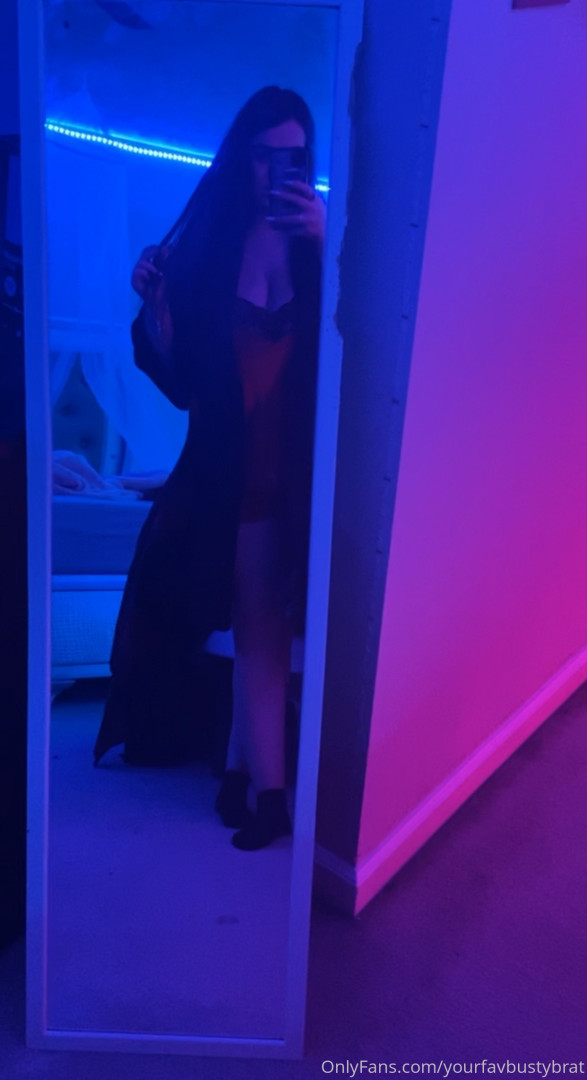 Photo by yourfavbustybrat published on May 15,2023 19:01:18 - BestThots