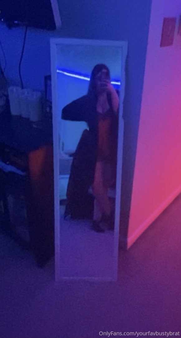 Photo by yourfavbustybrat published on May 15,2023 19:01:30 - BestThots