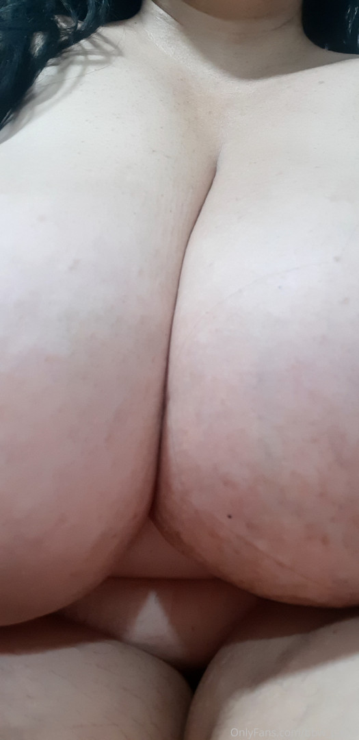 Photo by bbw_paula published on December 10,2023 10:29:20 - BestThots