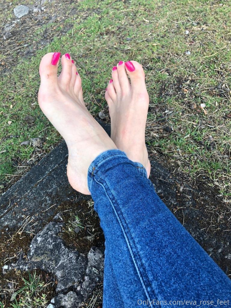 Photo by eva_rose_feet published on January 14,2024 20:34:46 - BestThots