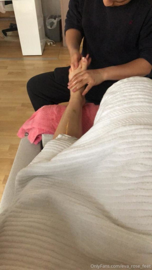 Photo by eva_rose_feet published on January 14,2024 20:34:48 - BestThots