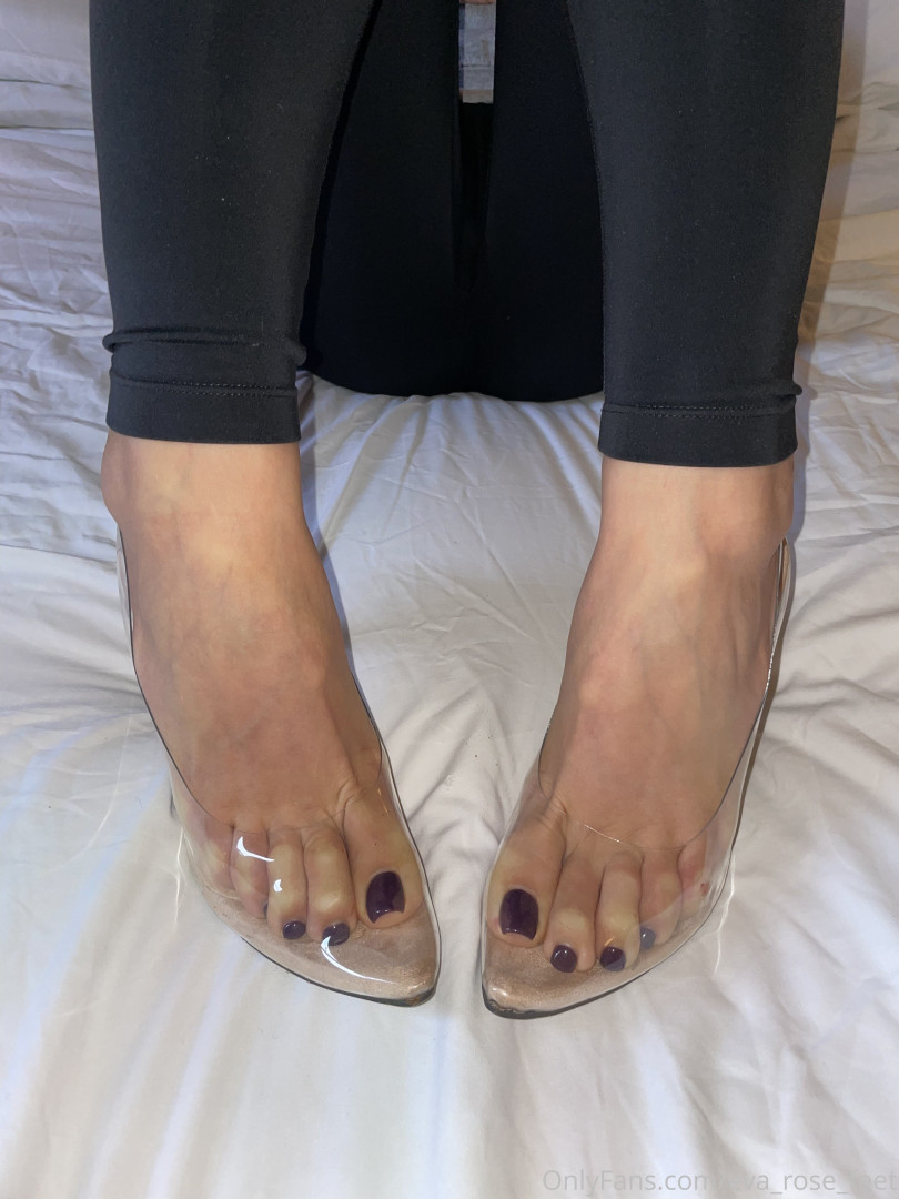 Photo by eva_rose_feet published on January 14,2024 20:34:55 - BestThots
